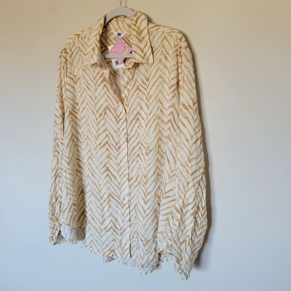 Ascot + Hart Light Weight Long Sleeve Graphic Button-Front T-Shirt - Picture 5 of 10